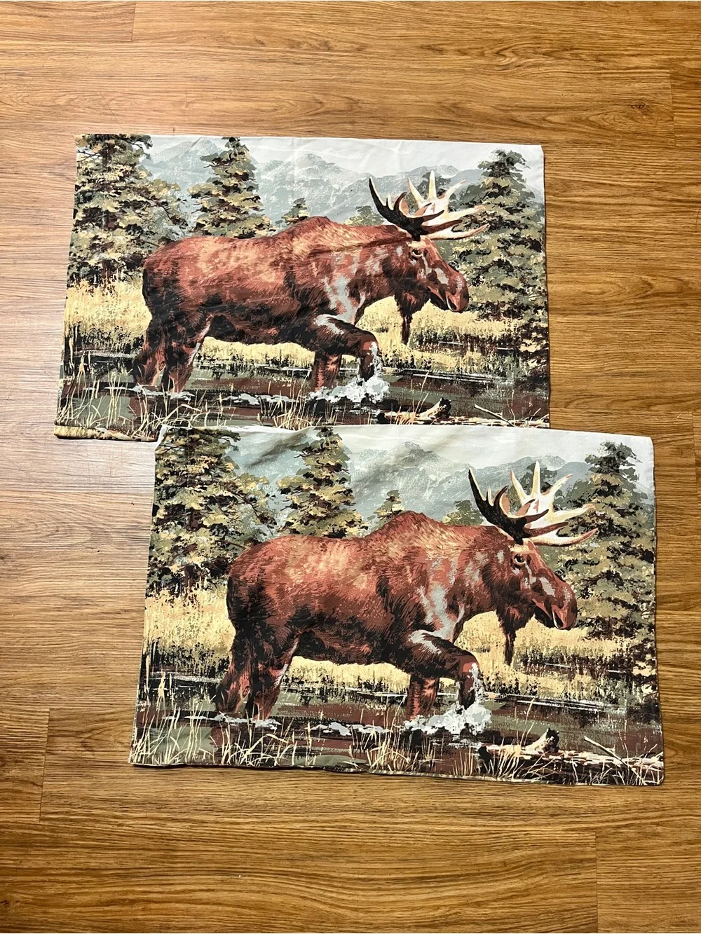 Vintage Set of 4 Handmade Fabric Wildlife Hunting Cabin Placemats Bear Wolf Deer